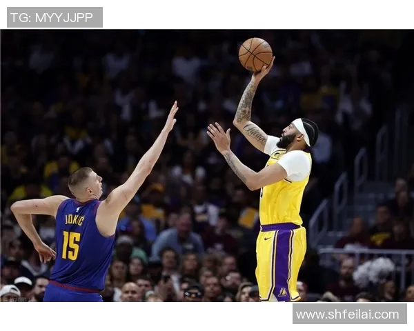 掘金与湖人第三场激战回顾球星表现与战术分析全景呈现